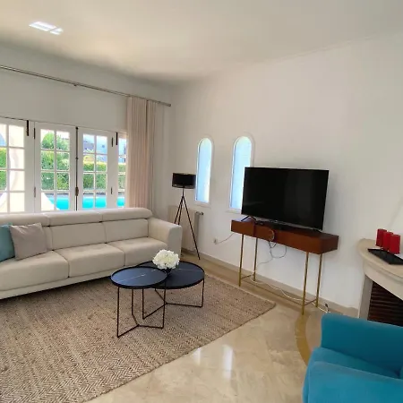 ヴィラ Charming 3-bed With Pool In Olhos De Agua