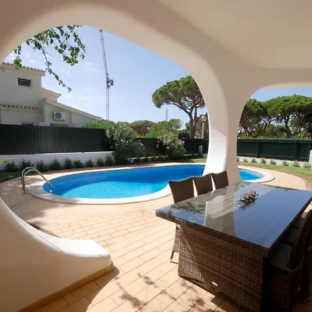 ヴィラ Charming 3-bed With Pool In Olhos De Agua