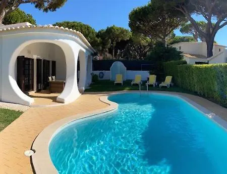 Charming 3-bed With Pool In Olhos De Agua ヴィラ オーリョス・デ・アーグァ